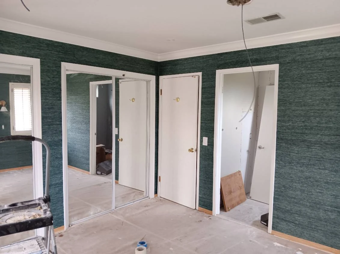 Kerman professional office with durable vinyl wallpaper